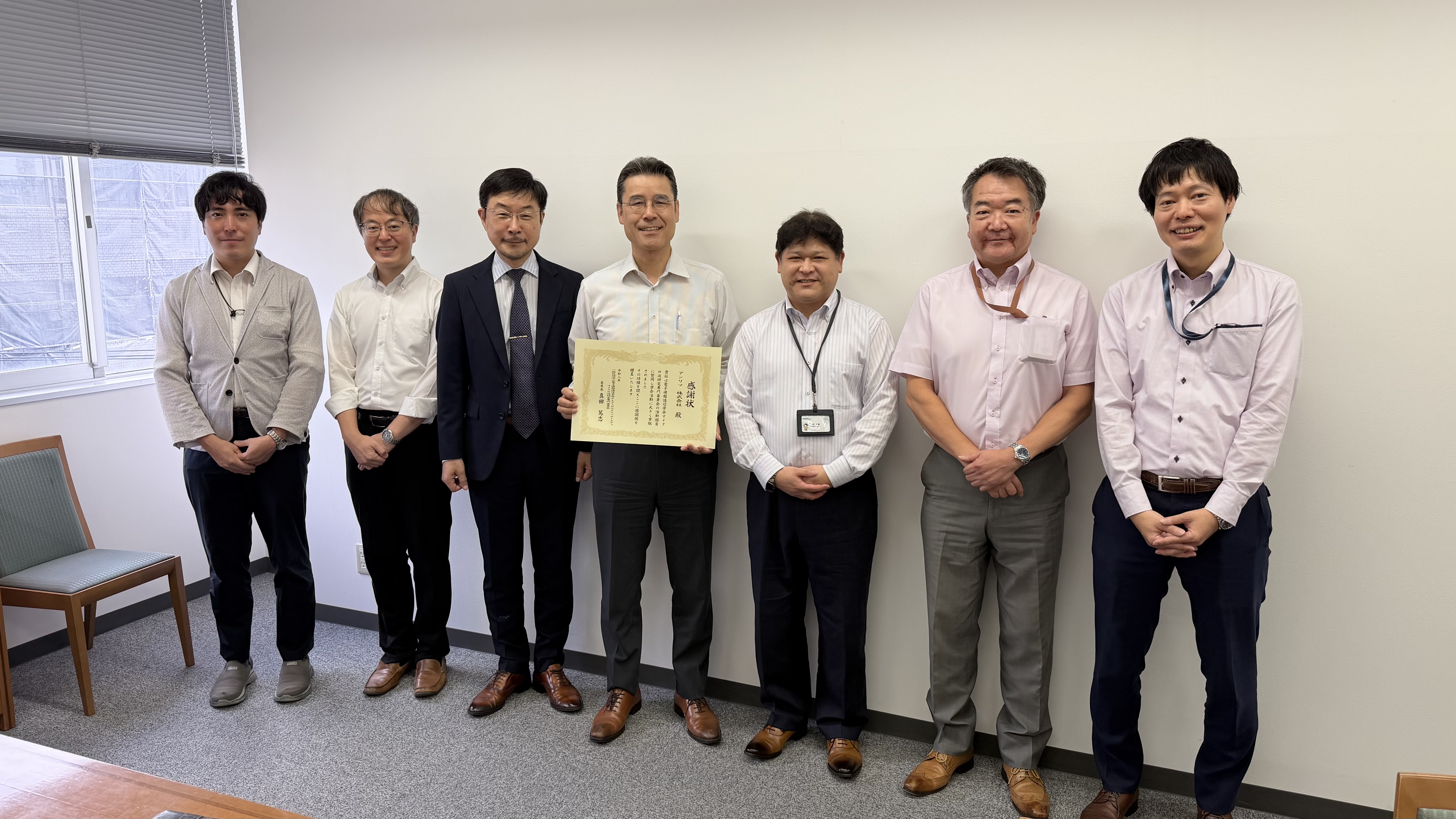 アンリツ株式会社様への感謝状贈呈に参加した皆様の集合写真
