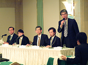 記者発表模様